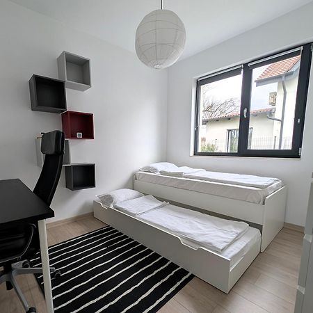 Zola Guest House Oradea Extérieur photo