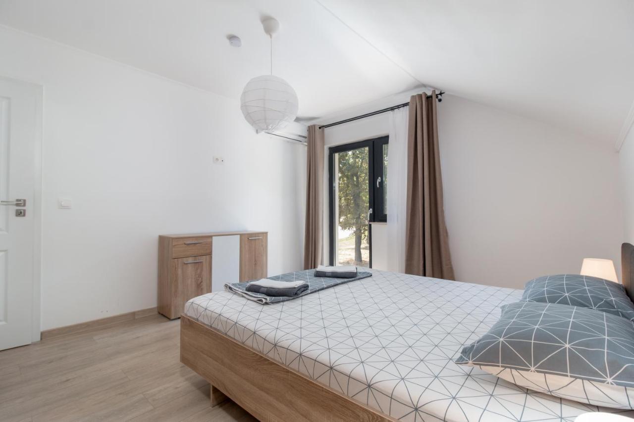 Zola Guest House Oradea Extérieur photo